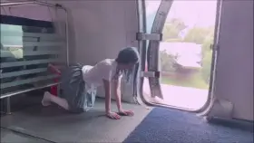 I need the name of that girl, ¡please!