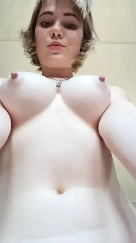 This is your sign that I like nipple play