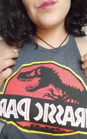 Jurassic type of bounce 🖤💋