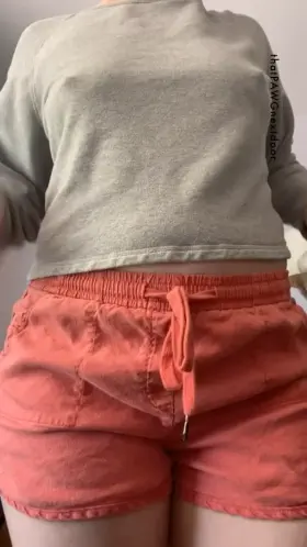 Poor me, my ass is soooo small 🙄