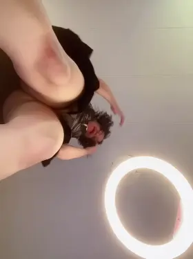 Looking for a goth bf to sit on his face