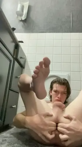 Trying my best to stretch so i can take some of you big dicked monsters