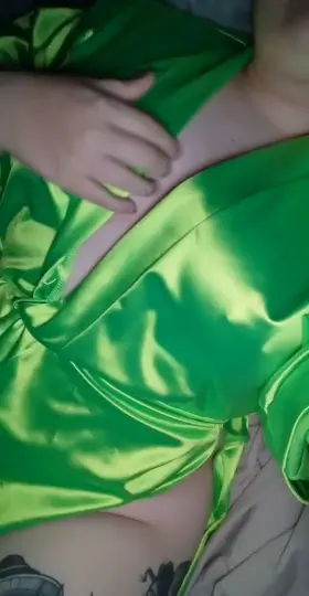 What's under my robe💚