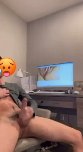 Who is down to make me cum?