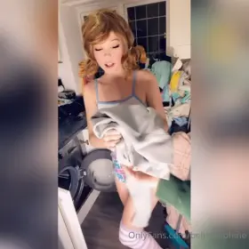 B€lle D€lphine Stuþk in W@sh!ng M@ch!ne S€x Tap€ OF L€ak€d