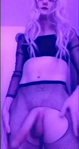 Would you play with me if this popped in ur face? 🙈