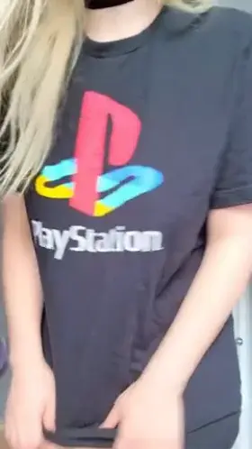 Are gamer girls with natural tits considered 'fuckable?' (5'1) oc