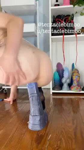 [OC] The neighbor says he can't stop coming👻sc:s_bursha2022