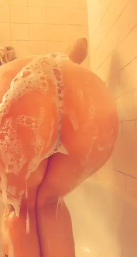 Wanna smoke & shower with me ? 😈🍑💦