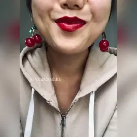 What else do you wanna see in my mouth? 💋