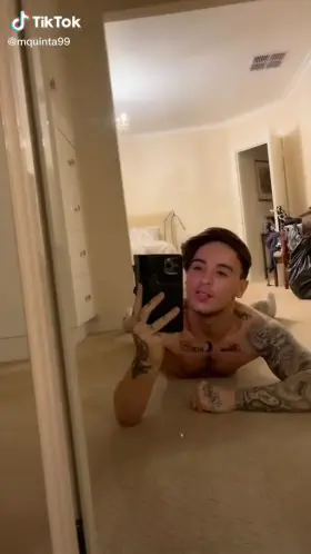 Who wants to see me twerk naked?check bio 😜