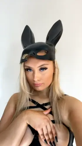 do you like naughty blondes?