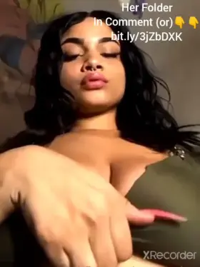 Grab Folder of This Baddie in Comment👇👇