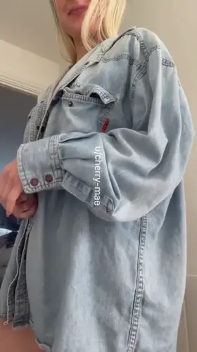 Watch my tiny tits bounce 🤗