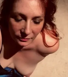 She doesn’t want him to cum but reluctantly offers her face and mouth for his cum. With sound on redgifs!