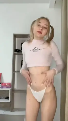 Who here honestly doesn’t mind that I have small boobs?