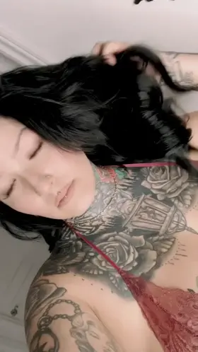 Would you handle a thicc inked women like me?! 🖤