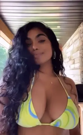 PM or Kik: appletrib if you want to jerk off to her