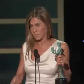Jennifer Aniston- Queen of pokies