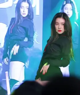 Red Velvet - Irene's buttcheek