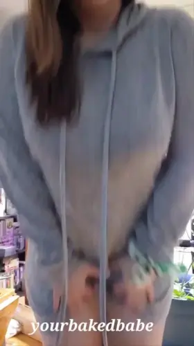 My hungry butt makes my thong disappear😇