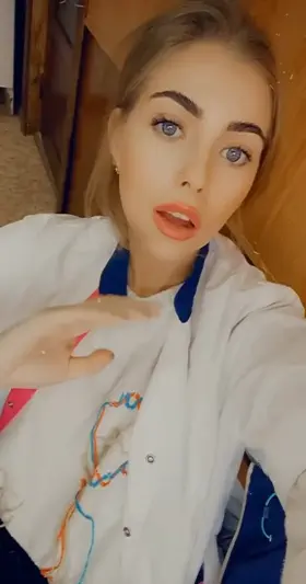 I can't taste my lips,could you do it for me?🥰