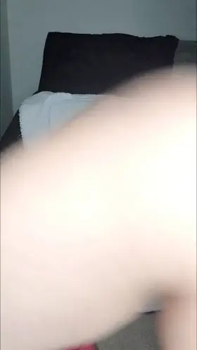 Nothing makes his load bigger that this long tongue between his ass cheeks. 🦄 💦💦💦