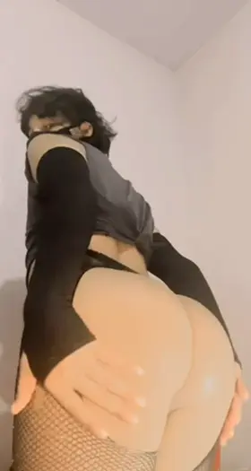 i know you’re a booty worshipper