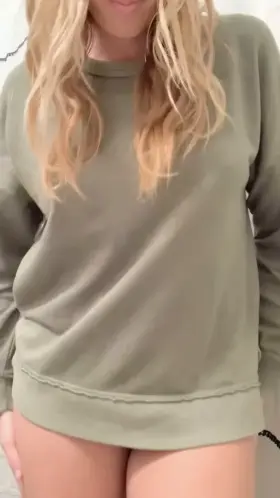 Titty drop with a side of ass 💁🏼‍♀️🍑🍒