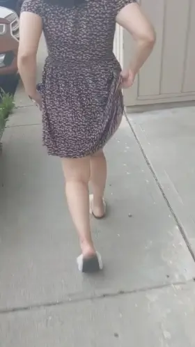 first time public flashing ended up being interrupted by an unlucky neighbor🙈