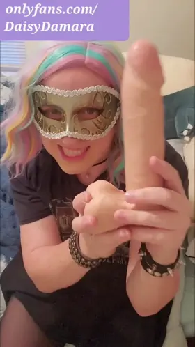 I get so hard from sucking dick. 🥵 Would you return the favor?