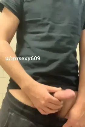 Looking for a daddy to suck me