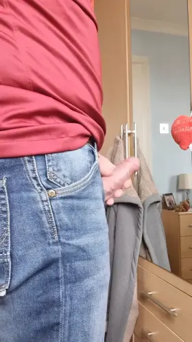 Thick alpha cock in jeans! 🍆