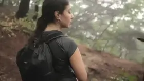 Reporter can't hide her wagon (cameraman knew what he was doing!)...