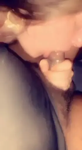 Looking to chat with a b b c on here, big bubble butt white boy!