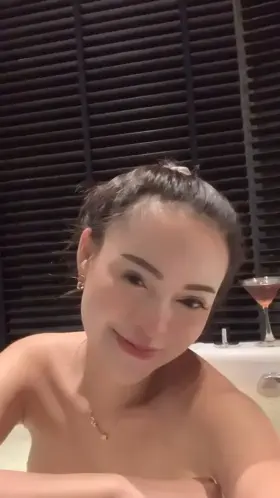 Be honest, if you see me naked in the pool like this, would you start to jerk off? 😜