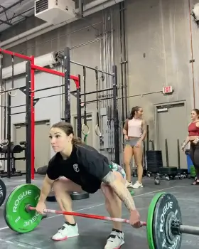 Does anybody know who the girls are in the backgorund? Bethanycf is doing power snatches in the foreground.