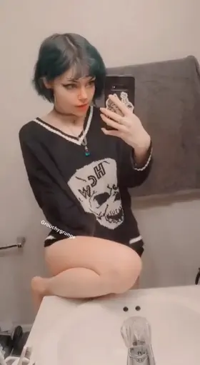 Mirror nudes are the best kind in my opinion