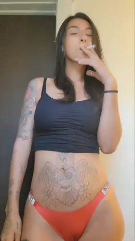 Smoking cutie with a booty 🍑