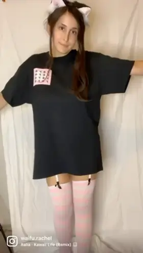 I did the big shirt trend, do you like what you see? 💕🖤 :)