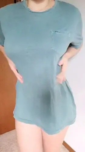 Can you Guess who is she? Comment her name 👅👅