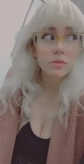 Check check, no ones around uwu