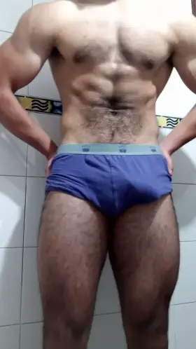 19 would you dare to suck me in the locker room ? 😏