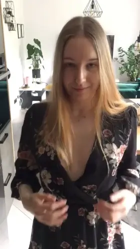 Hot student at day, your naughty gamer girl at night! 🌸 Customs and Foot Fetish Friendly Space! ✨Full Nudity ✨Special Welcome Message ✨Striptease ✨Dick Rating ✨Daily Content ✨Juicy Sexting ✨Perfect Booty ✨Over 💯 photos&videos! Follow me for only 6.29$! Link Below!👇🏻