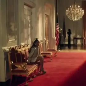 Those legs 😍 and heels!