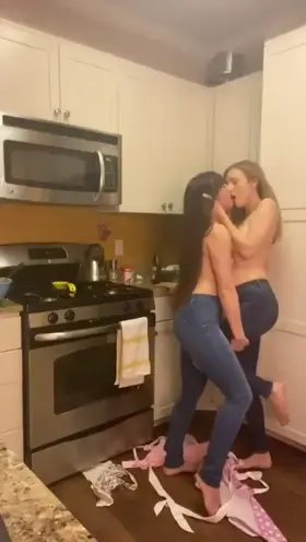 2 girls in tight jeans