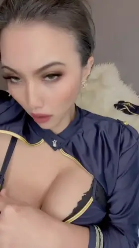 Come ride on my airlines i provide a different kind of service 😈