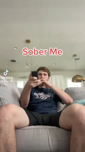 RedGIFs 21(m) my buttplug feels so much better when I’m high😌