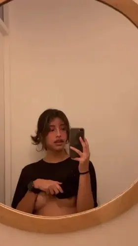 18 teen 🍫 Mixed race petite 💕 Solo content and the sexiest sexting ever 💧