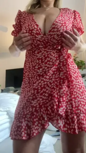 Revealing massive mommy boobies